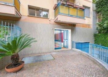 Facciata - Bilocale via Arturo Ferretto, 44, Genova (zona Marassi) - foto 30