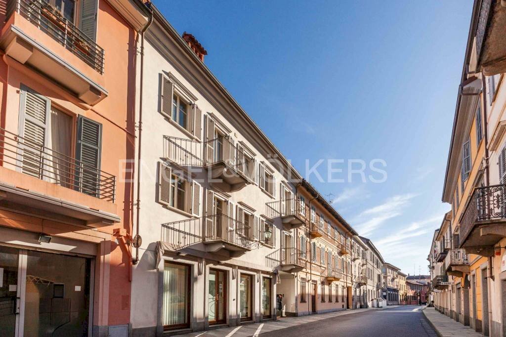 Zona - Stabile - Palazzo via Vittorio Emanuele II, Bra - foto 2