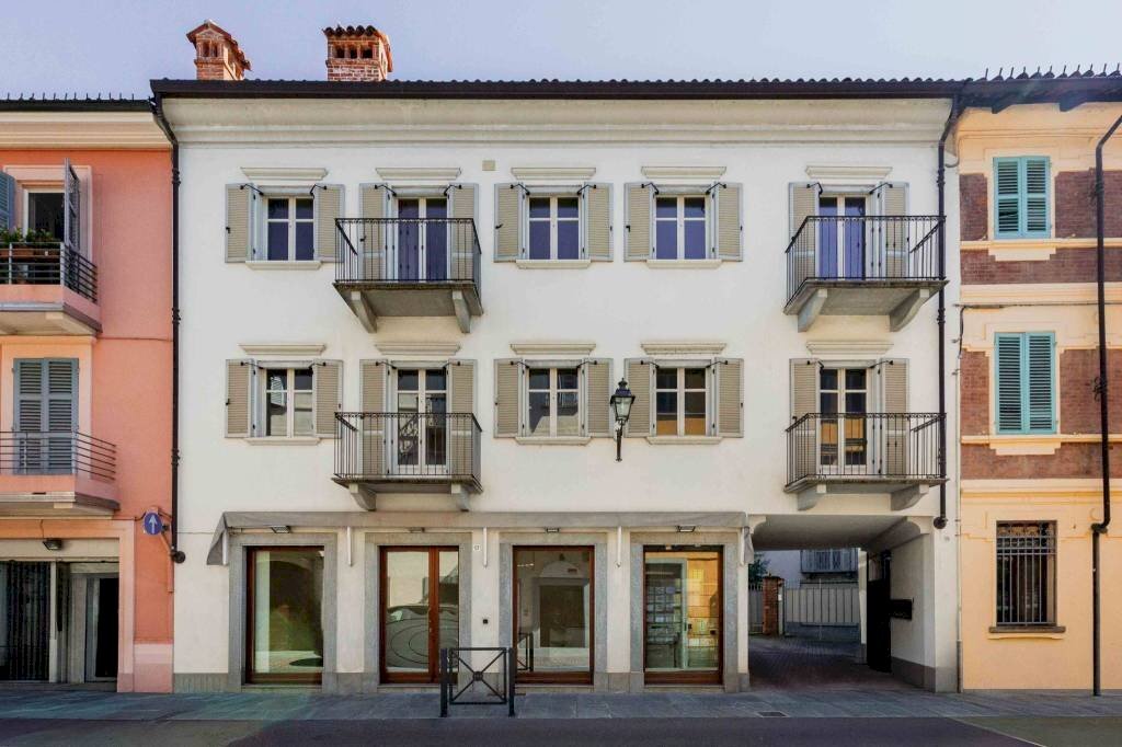 Facciata - Stabile - Palazzo via Vittorio Emanuele II, Bra - foto 1