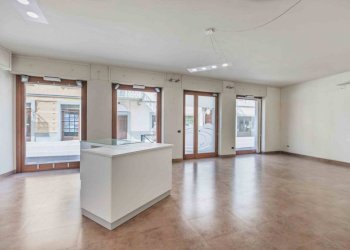Interno non residenziale - Stable - Palace via Vittorio Emanuele II, Bra - photo 8