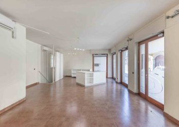 Interno non residenziale - Stable - Palace via Vittorio Emanuele II, Bra - photo 9