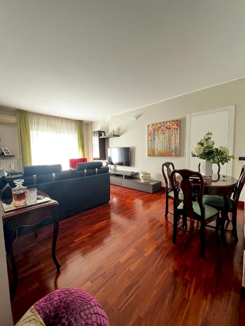 Trilocale piazza MIANI 4, Milano (zona Barona) - foto 1