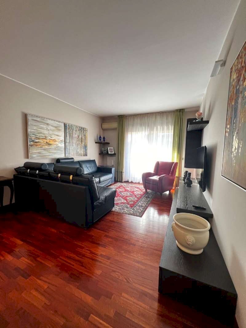 Trilocale piazza MIANI 4, Milano (zona Barona) - foto 2