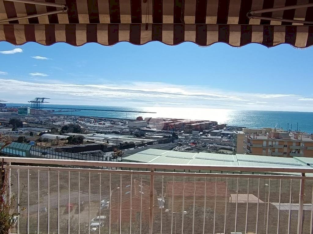 Quadrilocale Via Pietra Ligure, Genova (zona Voltri) - foto 1