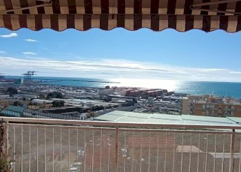 Quadrilocale Via Pietra Ligure, Genova (zona Voltri) - foto 1