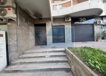 Shop Via Necropoli Grotticelle, Siracusa - photo 1