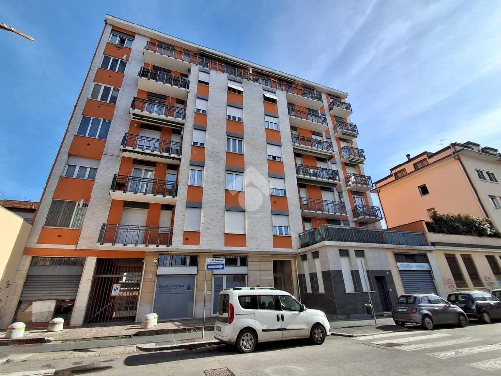 Three-room apartment Via Cesare Battisti, Sesto San Giovanni - photo 1