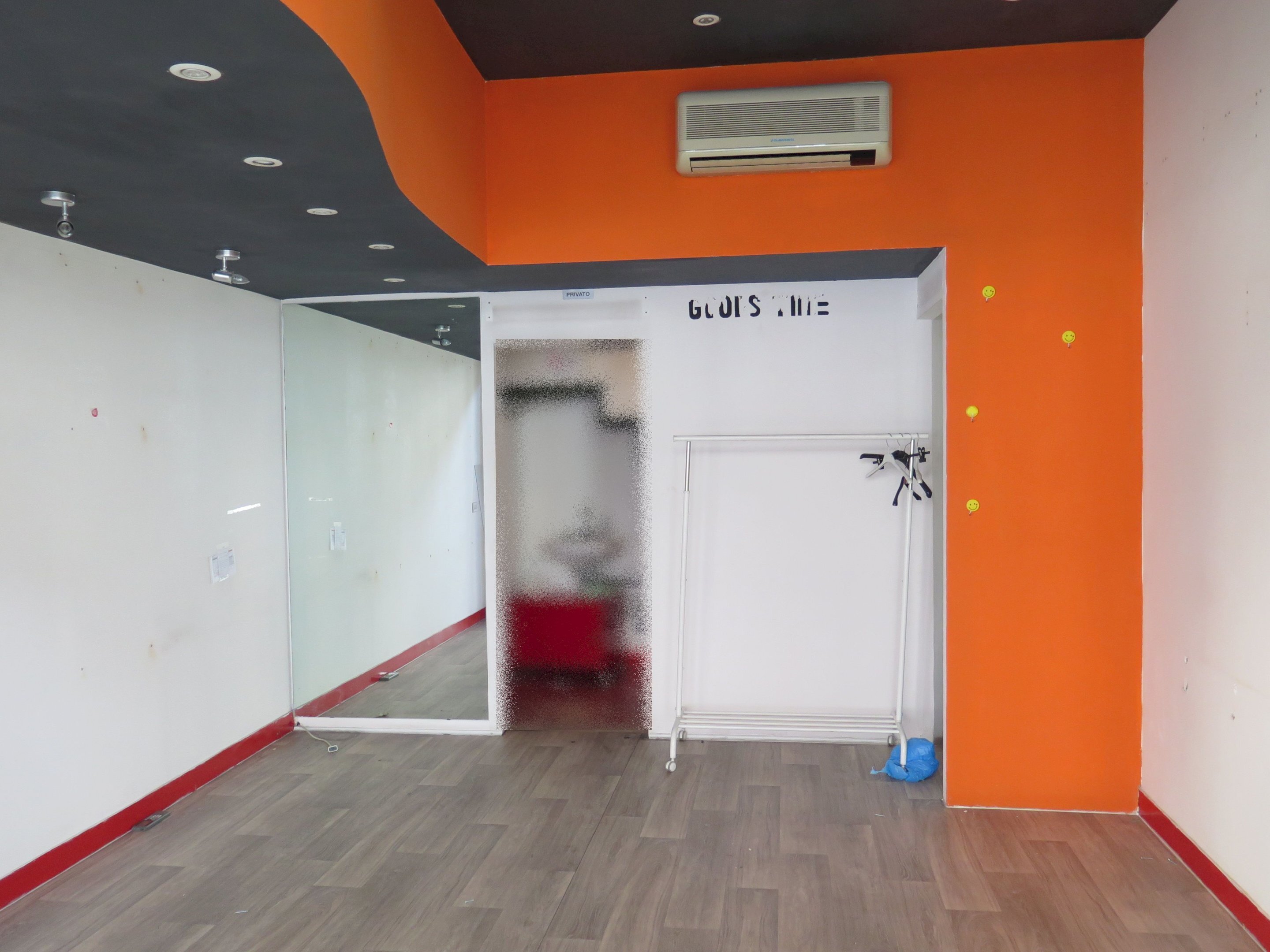 Shop Via Guglielmo Marconi, 5, Bologna (neighborhood Centro Storico) - photo 2