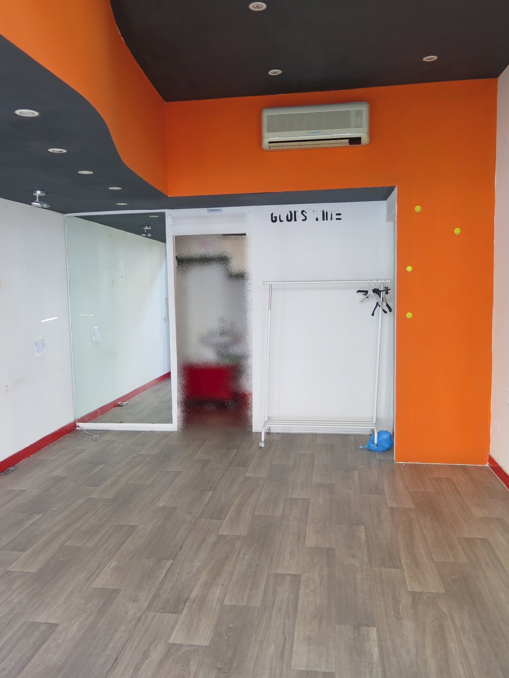 Shop Via Guglielmo Marconi, 5, Bologna (neighborhood Centro Storico) - photo 3