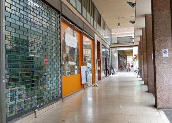 Shop Via Guglielmo Marconi, 5, Bologna (neighborhood Centro Storico) - photo 1