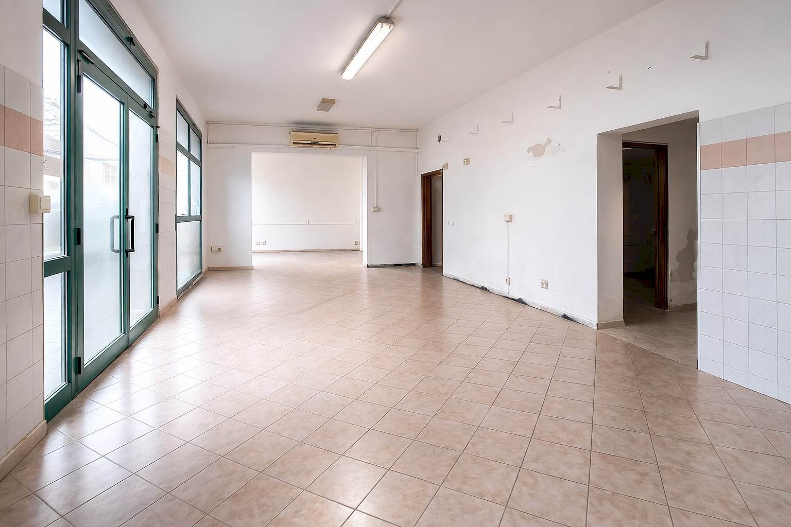 Commercial Activity Modena - photo 1