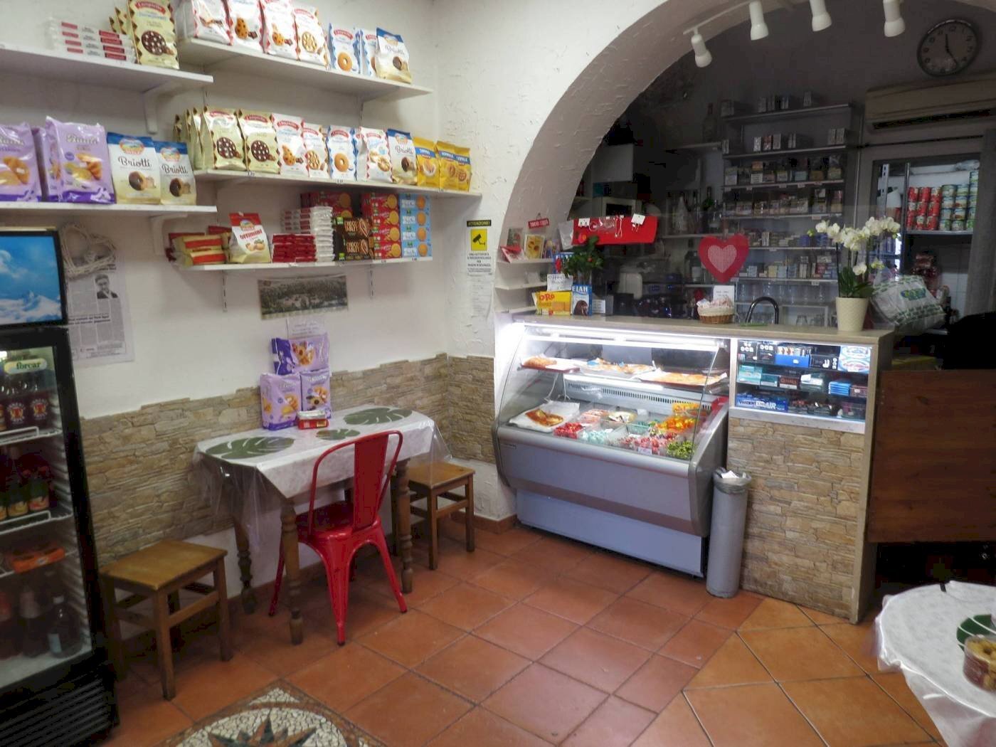 Bar - Tabacchi - Ricevitoria Via Sant'Ugo, Genova (zona Lagaccio) - foto 2