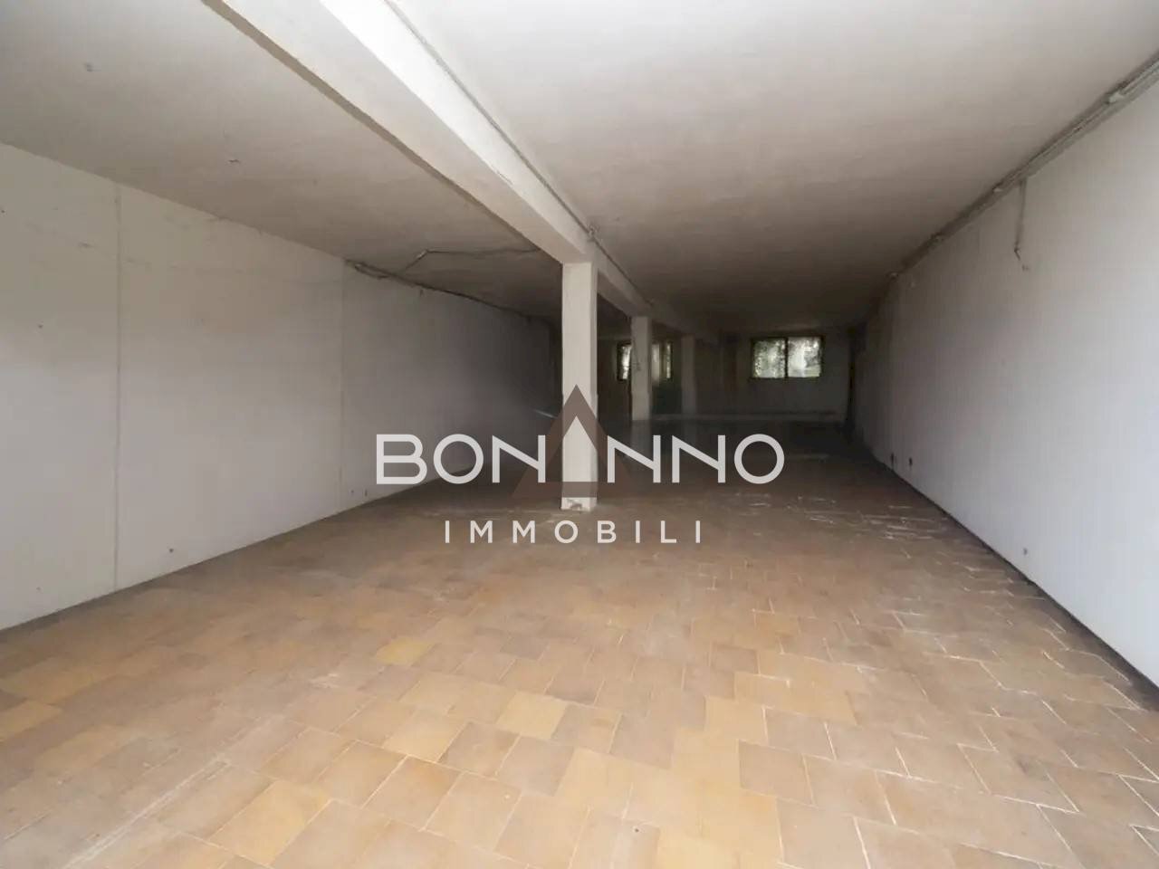 Foto 3 - Magazzino piazza garibaldi
 
999, Bassano del Grappa - foto 3