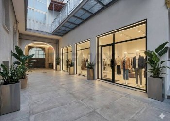 Ricezione / Lobby - Locale Commerciale via Antonio Locatelli
 
76/78, Casavatore - foto 8