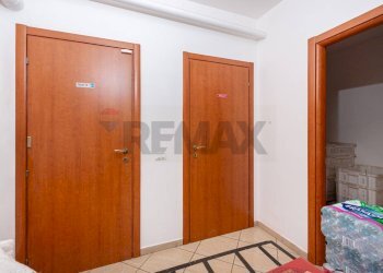 Hall / corridoio - Locale Commerciale Via Flaminia
 
8, Rignano Flaminio - foto 21