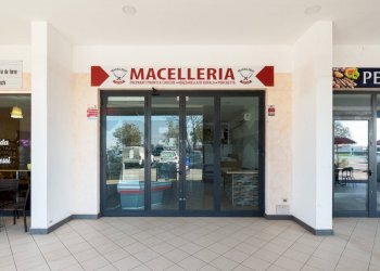 Ricezione / Lobby - Locale Commerciale Via Flaminia
 
8, Rignano Flaminio - foto 1