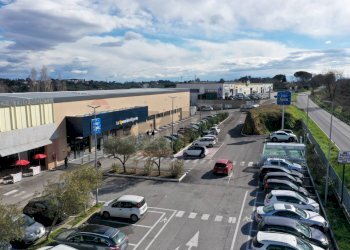 Edificio all\'aperto - Locale Commerciale Via Flaminia
 
8, Rignano Flaminio - foto 16