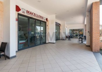 Terrazza - Locale Commerciale Via Flaminia
 
8, Rignano Flaminio - foto 17