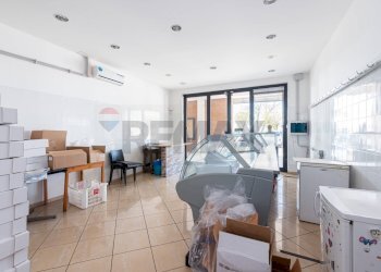 Sala da pranzo - Locale Commerciale Via Flaminia
 
8, Rignano Flaminio - foto 24