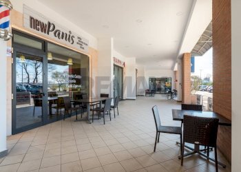 Terrazza - Locale Commerciale Via Flaminia
 
8, Rignano Flaminio - foto 1