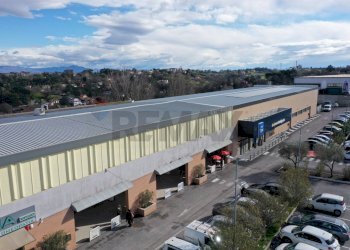 Edificio all\'aperto - Locale Commerciale Via Flaminia
 
8, Rignano Flaminio - foto 8