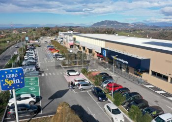 Edificio all\'aperto - Locale Commerciale Via Flaminia
 
8, Rignano Flaminio - foto 11