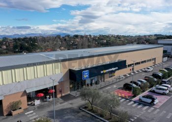 Edificio all\'aperto - Locale Commerciale Via Flaminia
 
8, Rignano Flaminio - foto 2