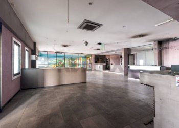 Stanza vuota - Locale Commerciale Via Flaminia
 
8, Rignano Flaminio - foto 21