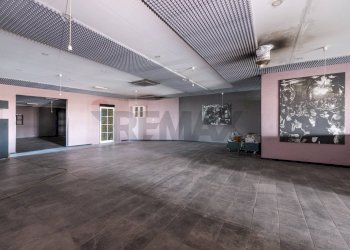 Ricezione / Lobby - Locale Commerciale Via Flaminia
 
8, Rignano Flaminio - foto 26