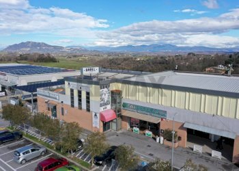 Edificio all\'aperto - Locale Commerciale Via Flaminia
 
8, Rignano Flaminio - foto 1