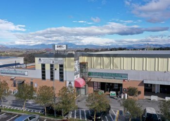 Edificio all\'aperto - Locale Commerciale Via Flaminia
 
8, Rignano Flaminio - foto 3