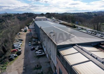 Edificio all\'aperto - Locale Commerciale Via Flaminia
 
8, Rignano Flaminio - foto 16