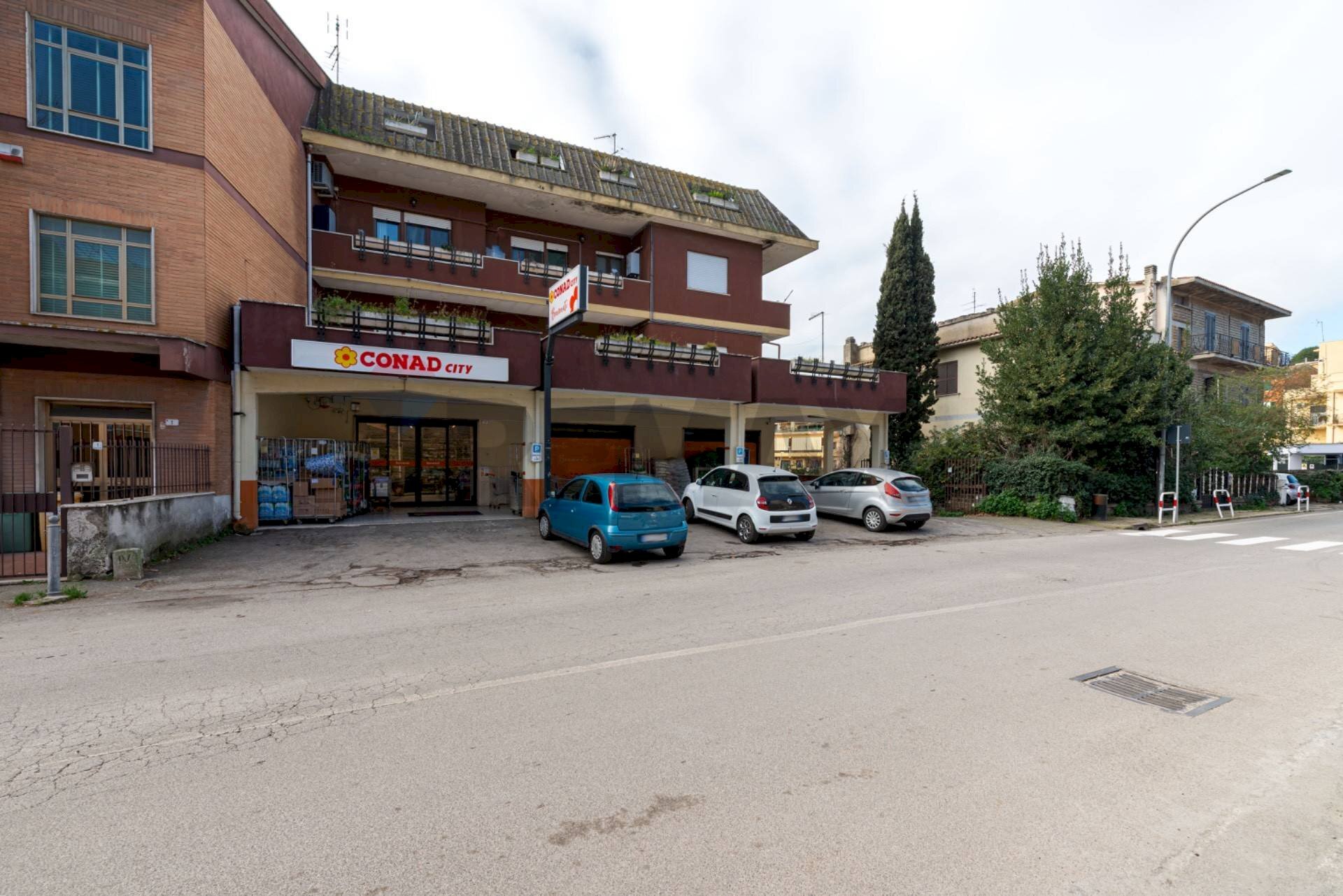 Edificio all\'aperto - Locale Commerciale Via Roncacci
 
1, Rignano Flaminio - foto 3