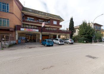 Edificio all\'aperto - Locale Commerciale Via Roncacci
 
1, Rignano Flaminio - foto 5