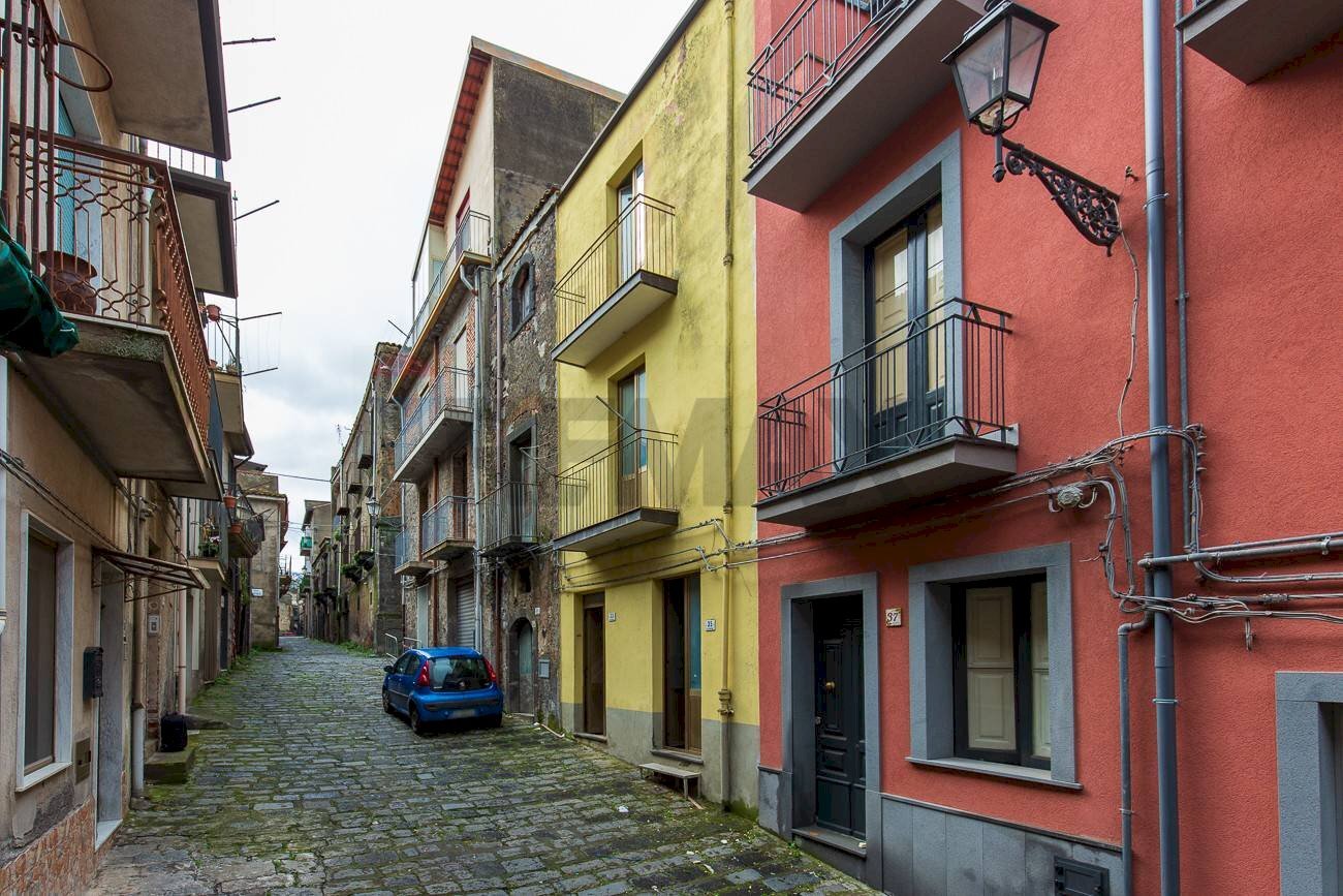 Edificio all\'aperto - Independent house via fontana
33, Randazzo - photo 2