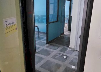 Hall / corridoio - Attività Commerciale Via XXVII Luglio
 
38, Messina - foto 11