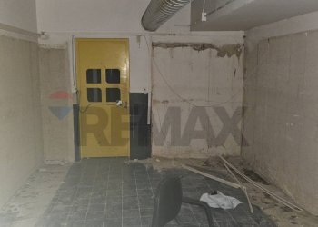 Stanza vuota - Locale Commerciale Via XXVII Luglio
 
38, Messina - foto 3