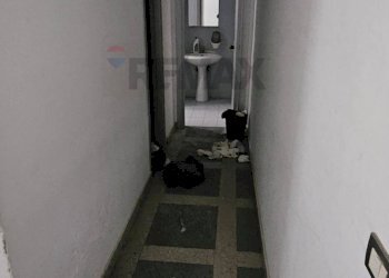 Hall / corridoio - Locale Commerciale Via XXVII Luglio
 
38, Messina - foto 9