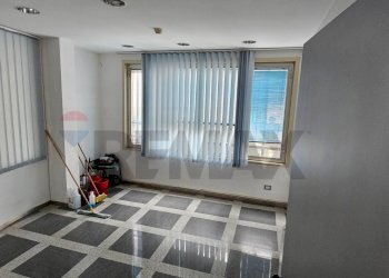 Stanza vuota - Locale Commerciale Via XXVII Luglio
 
38, Messina - foto 17