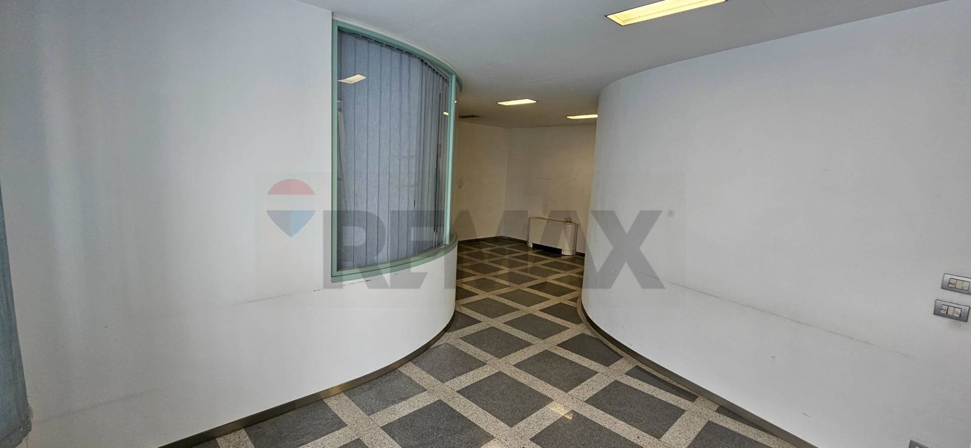 Hall / corridoio - Attività Commerciale Via XXVII Luglio
 
38, Messina - foto 1