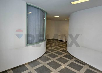 Hall / corridoio - Attività Commerciale Via XXVII Luglio
 
38, Messina - foto 1