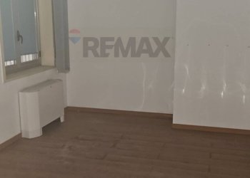 Stanza vuota - Attività Commerciale Via XXVII Luglio
 
38, Messina - foto 5