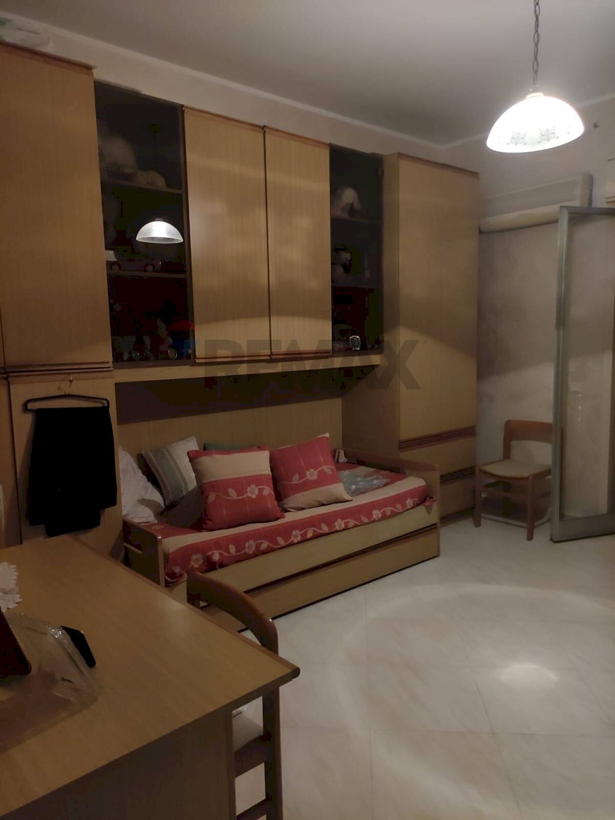 Sala da pranzo - Quadrilocale via Croce
 
100, Aci Catena - foto 3