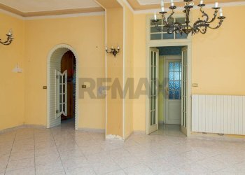 Stanza vuota - Semi-detached house Piazzale San Martino
 
29/30, Randazzo - photo 7