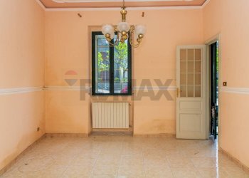 Stanza vuota - Semi-detached house Piazzale San Martino
 
29/30, Randazzo - photo 9