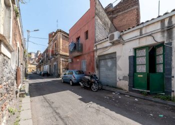 Edificio all\'aperto - Casa indipendente Via Testulla, Catania - foto 2