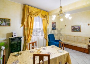 Sala da pranzo - Quadrilocale via Del Frantoio
 
42, Catania - foto 2