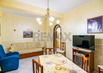 Sala da pranzo - Quadrilocale via Del Frantoio
 
42, Catania - foto 3