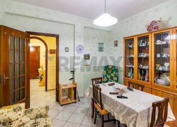 Sala da pranzo - Quadrilocale via Del Frantoio
 
42, Catania - foto 8