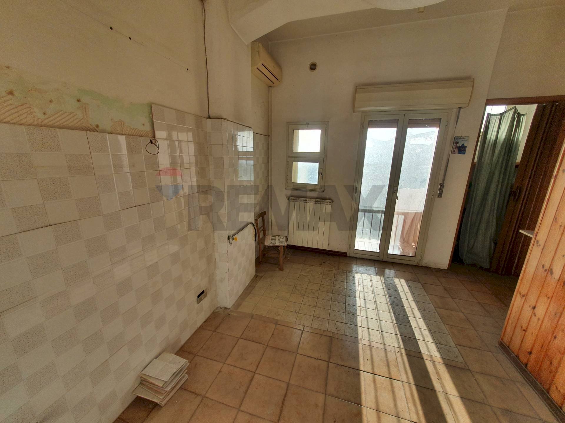 Stanza vuota - Bilocale viale autonomia
83, Caltagirone - foto 2